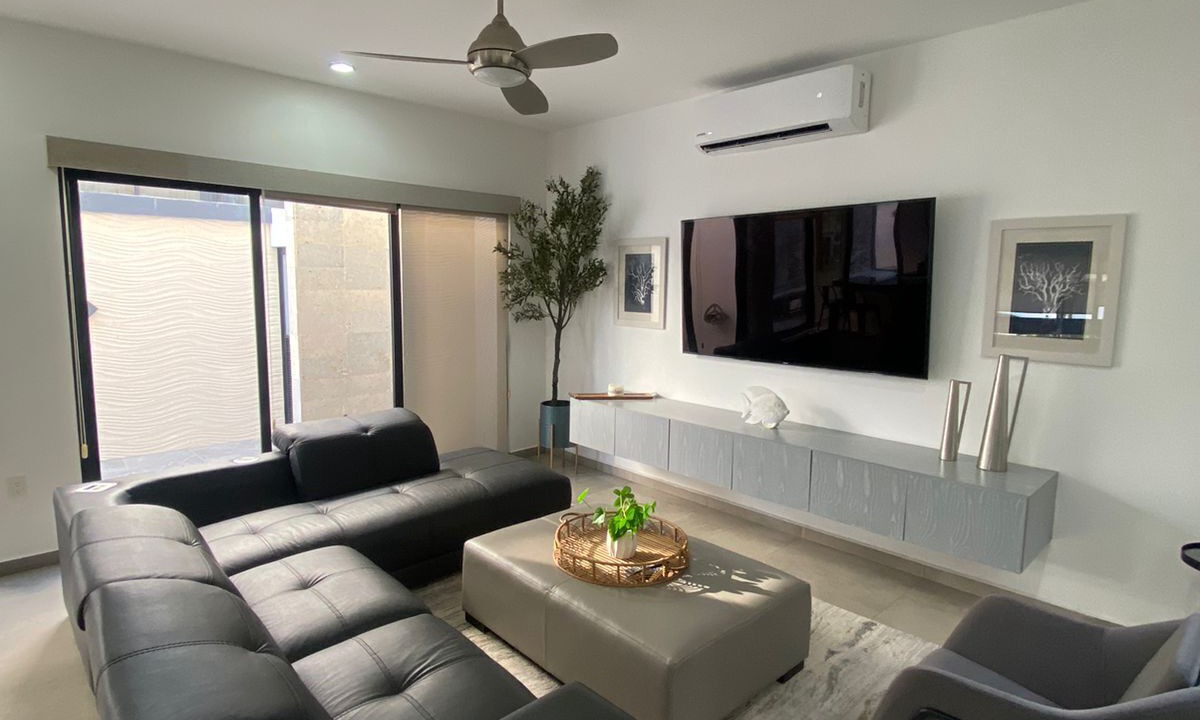 Photo of Livingroom in Cerritos