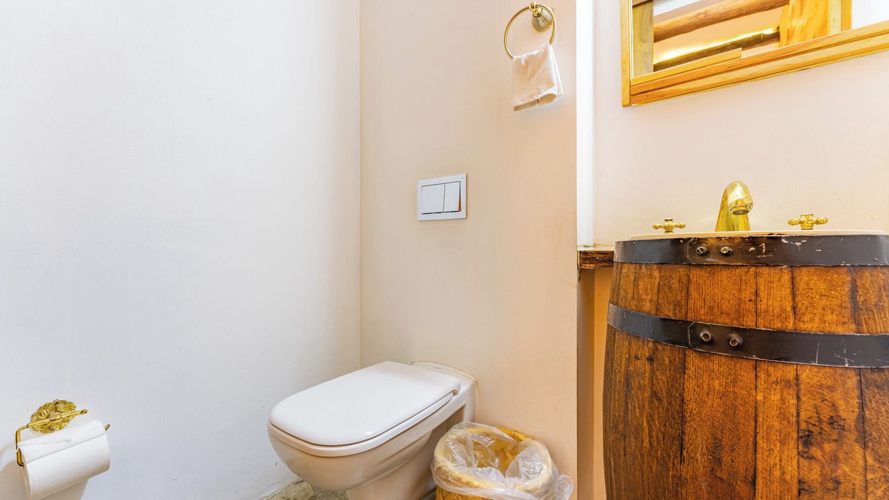 Photo of Bathroom in Anahuac