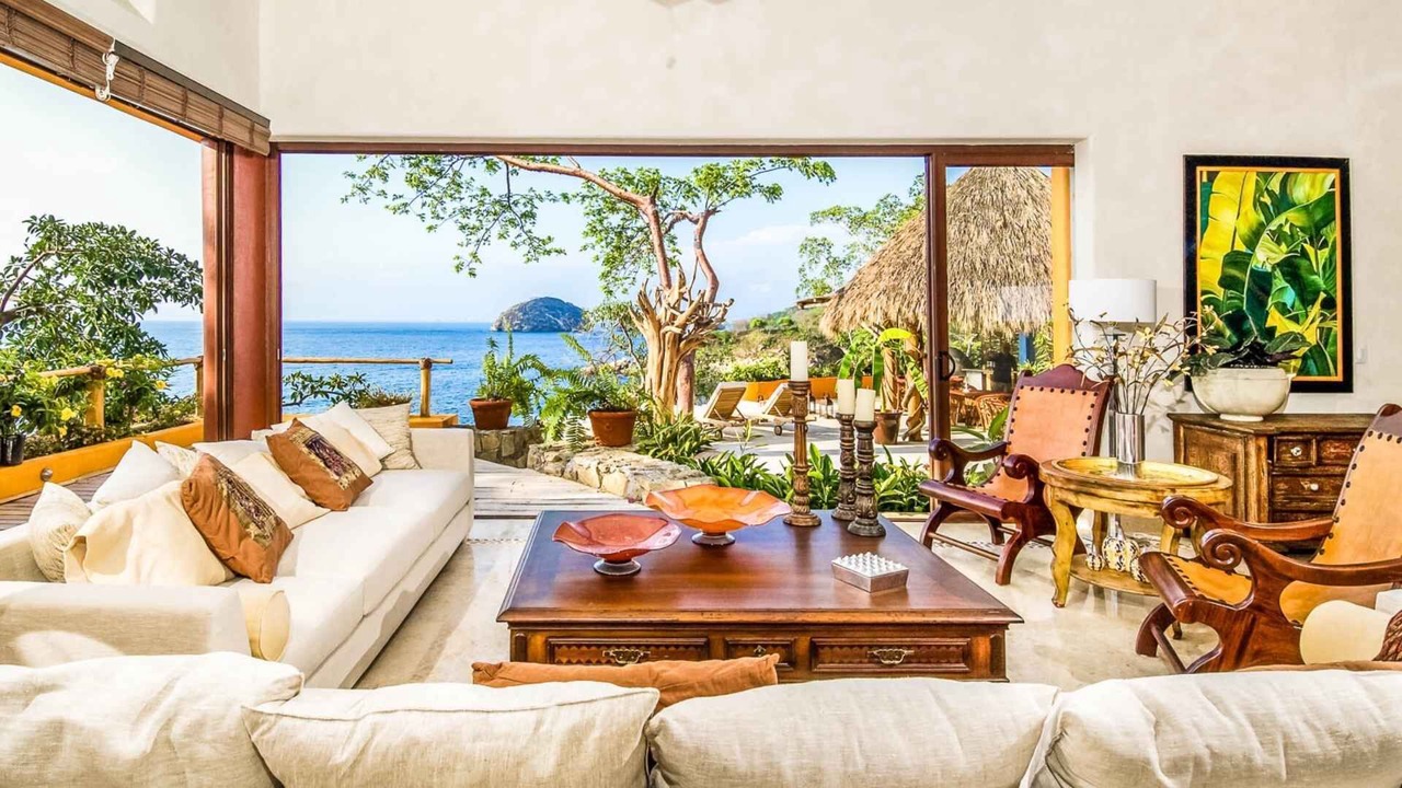 Photo of Livingroom in South Shore Hotel Area