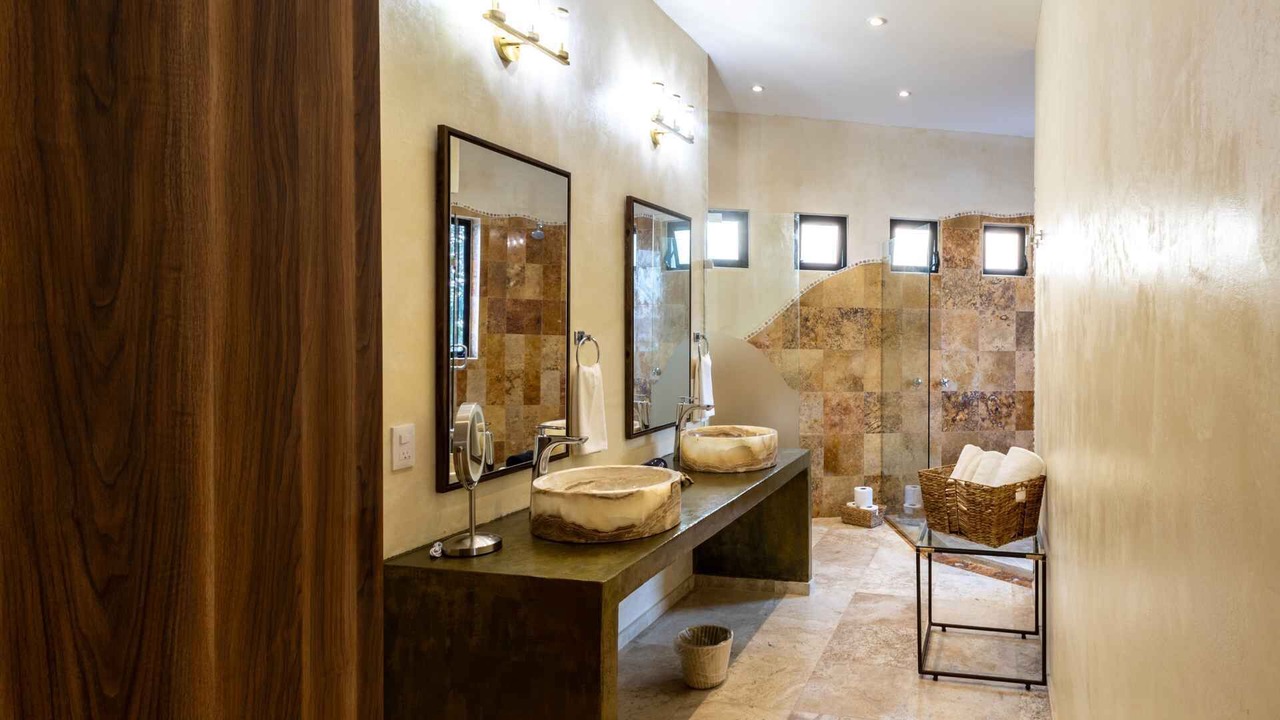 Photo of Bathroom in South Shore Hotel Area