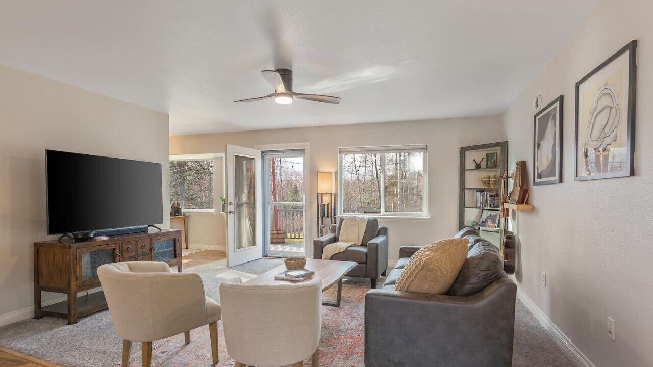 Photo of Livingroom in Fishhook