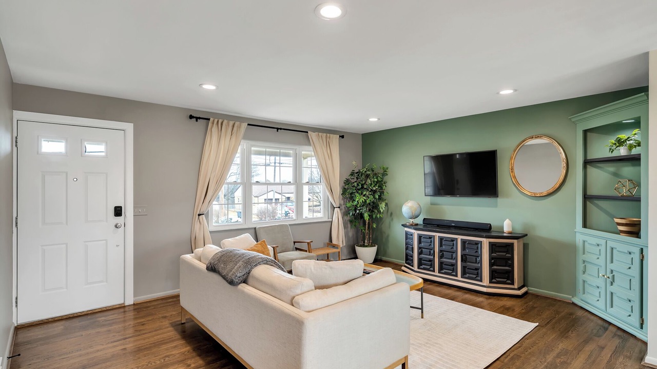 Photo of Livingroom in Mount Saint Joseph