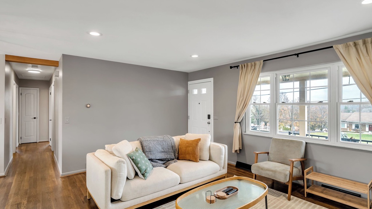 Photo of Livingroom in Mount Saint Joseph