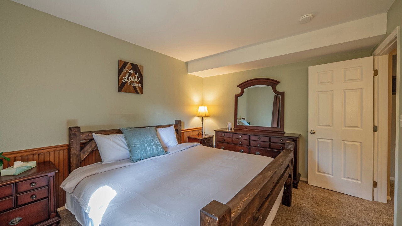Photo of Bedroom in Northeast Anchorage