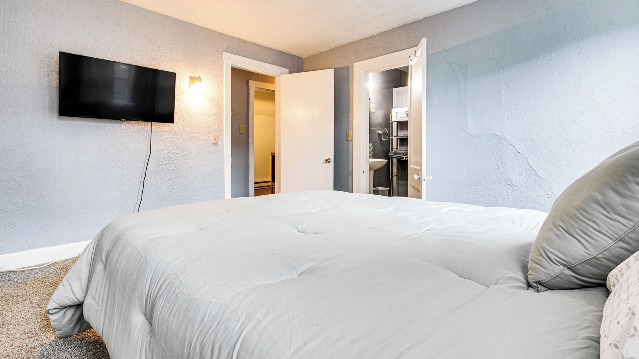 Photo of Bedroom in Roselawn Finance