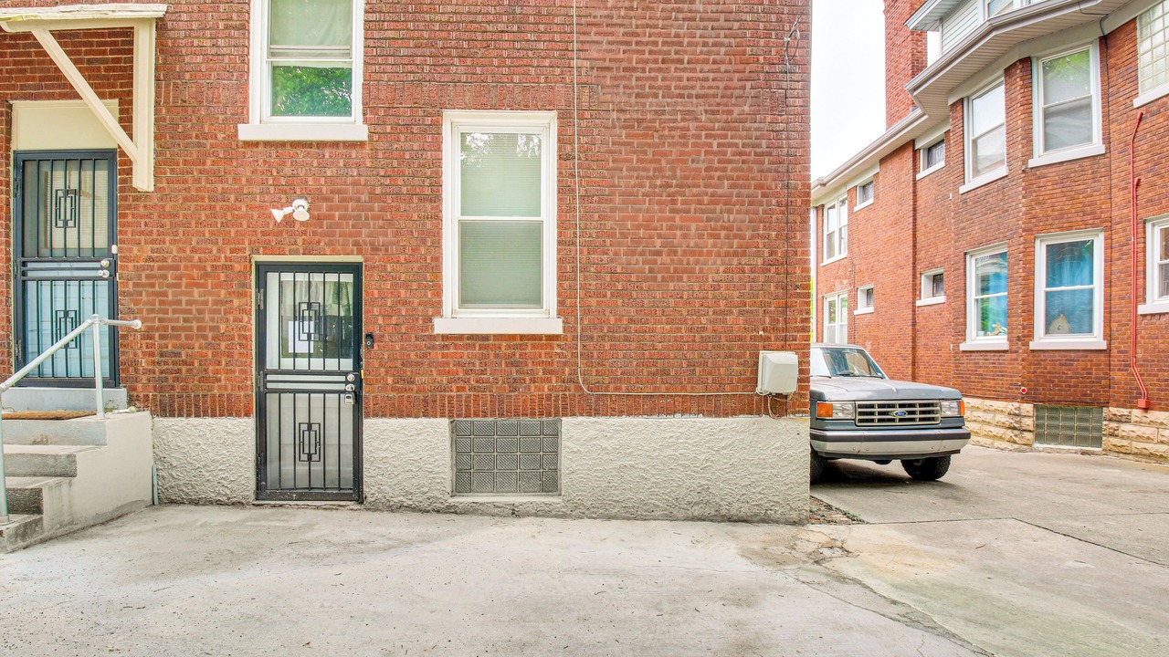 Photo of Outdoor in Roselawn Finance