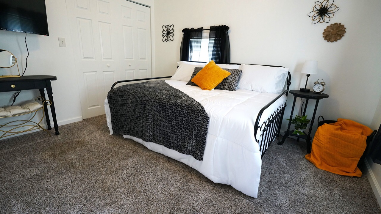 Photo of Bedroom in Elyria