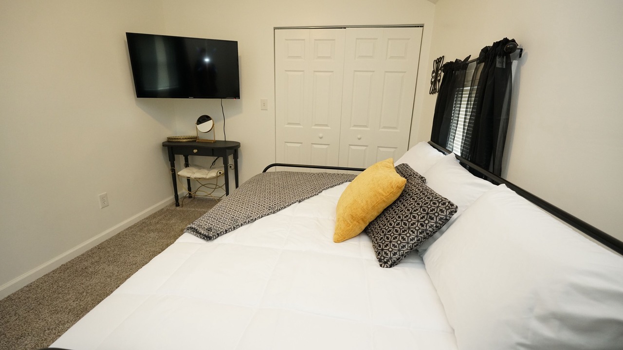 Photo of Bedroom in Elyria