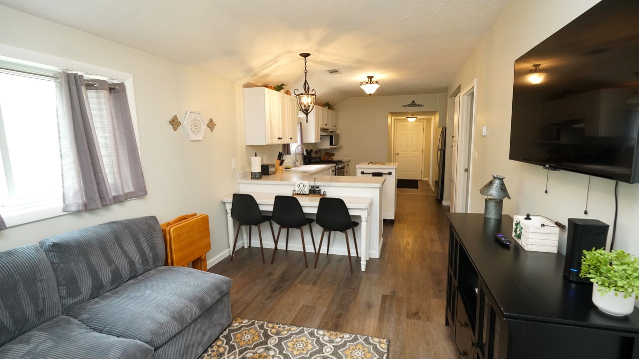Photo of Livingroom in Elyria