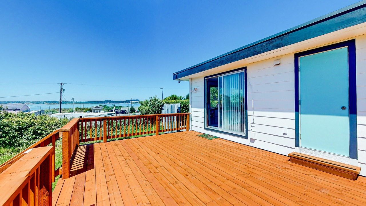 Photo of Patio Balcony in Coos Bay