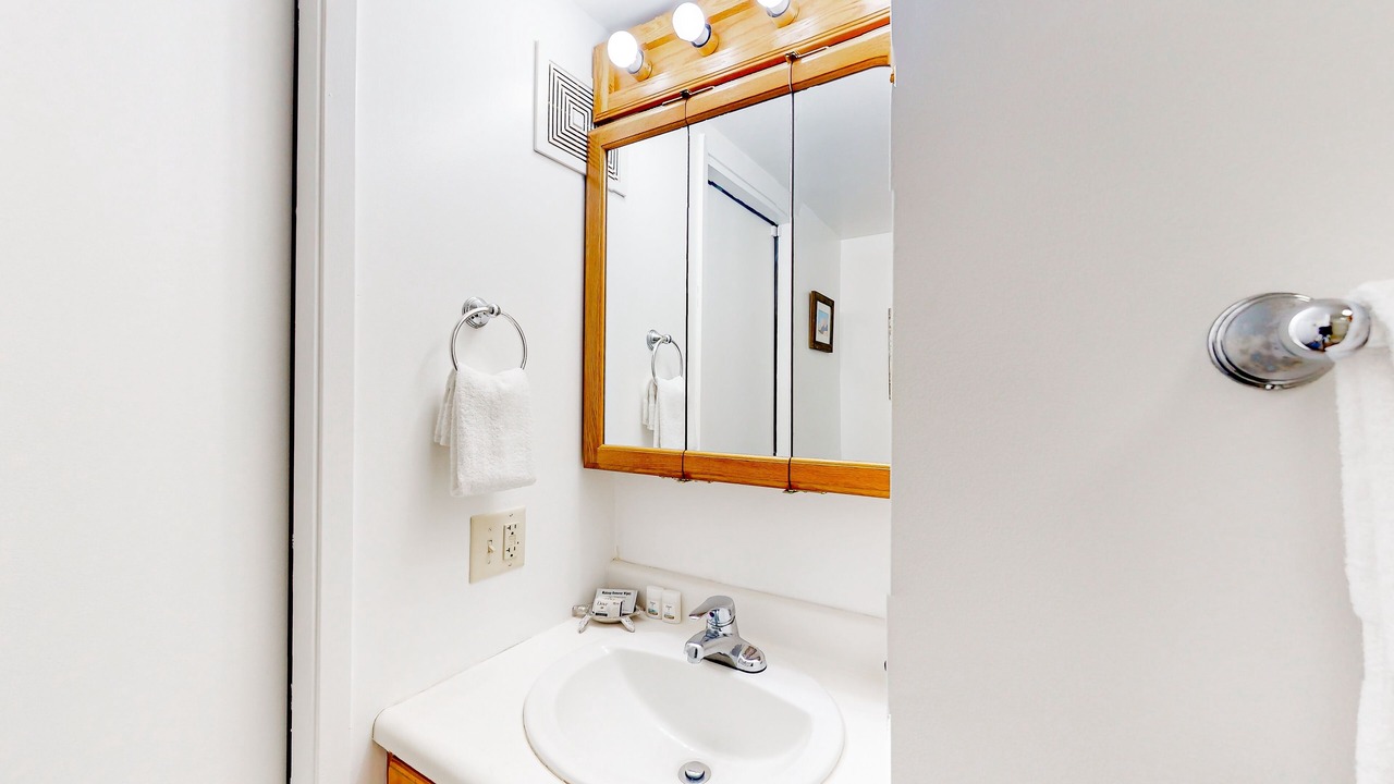 Photo of Bathroom in Coos Bay