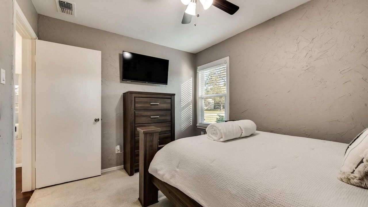 Photo of Bedroom in Haltom City