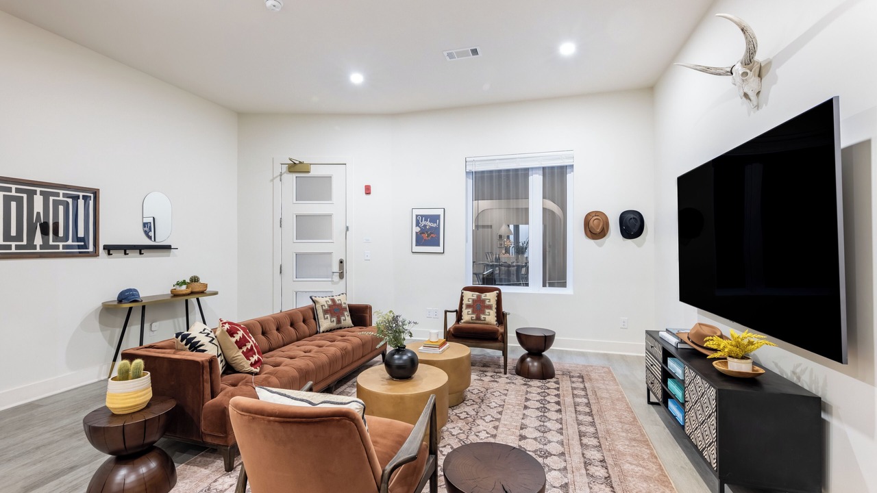 Photo of Livingroom in Five Points