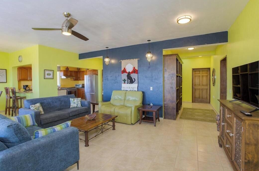 Photo of Livingroom in Raquet Club