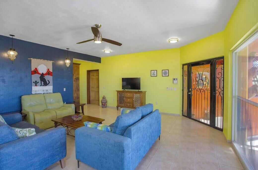 Photo of Livingroom in Raquet Club