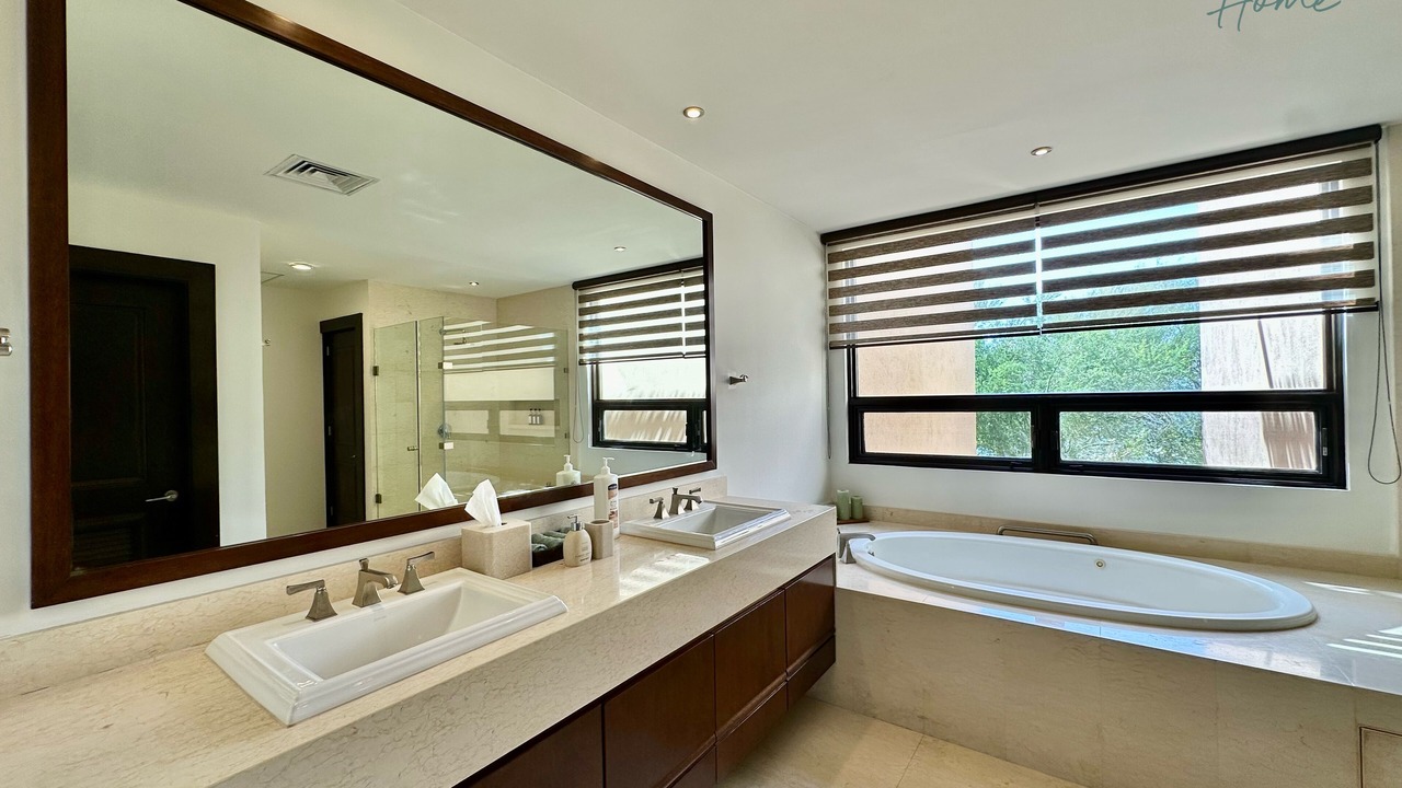 Photo of Bathroom in Esterito