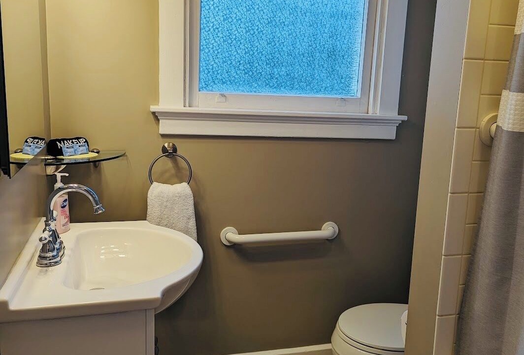 Photo of Bathroom in Roselawn Finance