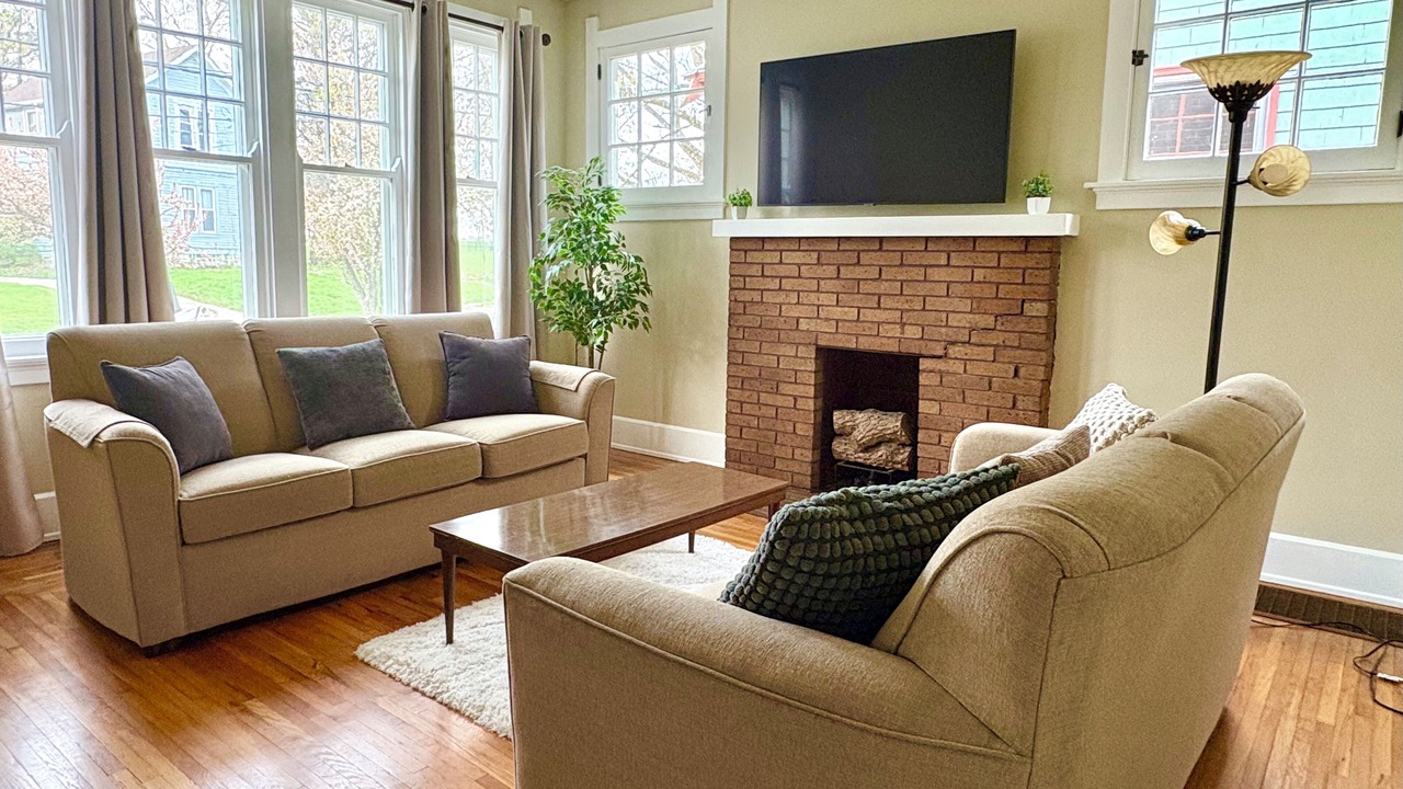 Photo of Livingroom in Roselawn Finance