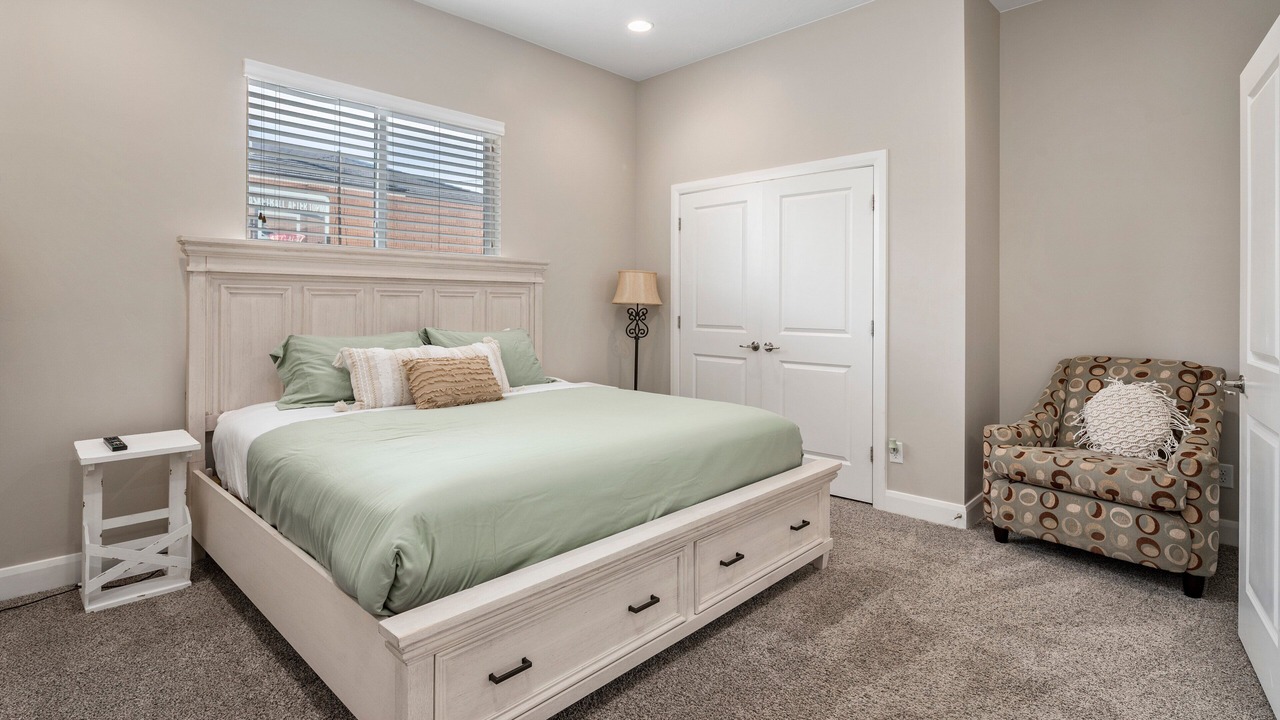 Photo of Bedroom in Hurricane