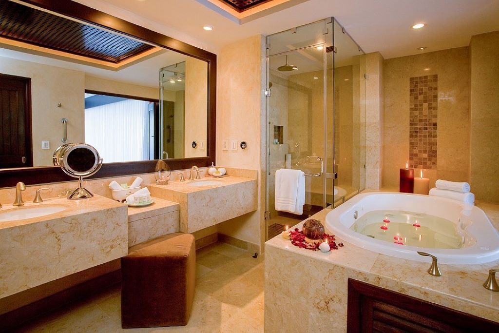 Photo of Bathroom in South Shore Hotel Area