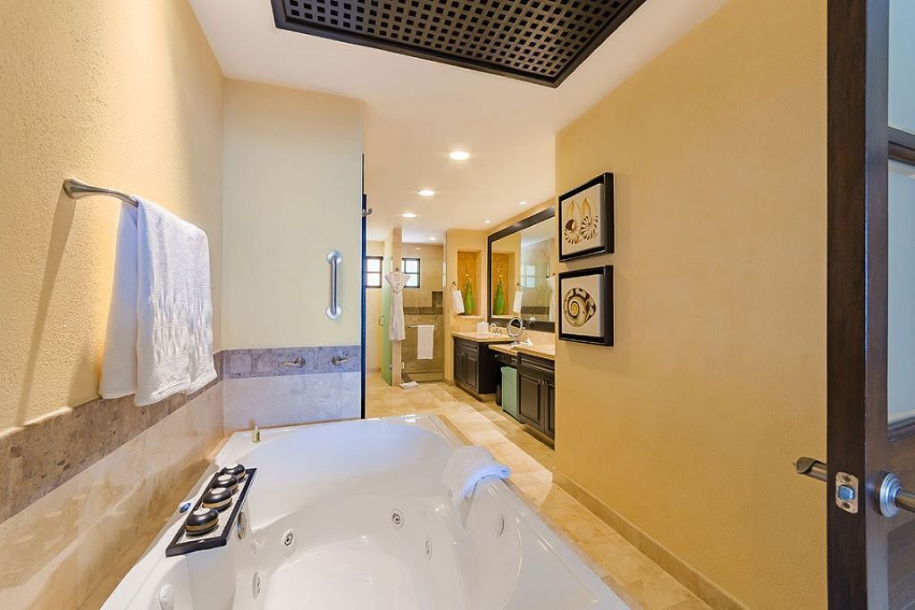 Photo of Bathroom in South Shore Hotel Area