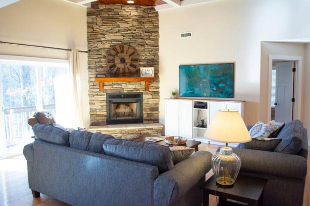Photo of Livingroom in Hendersonville
