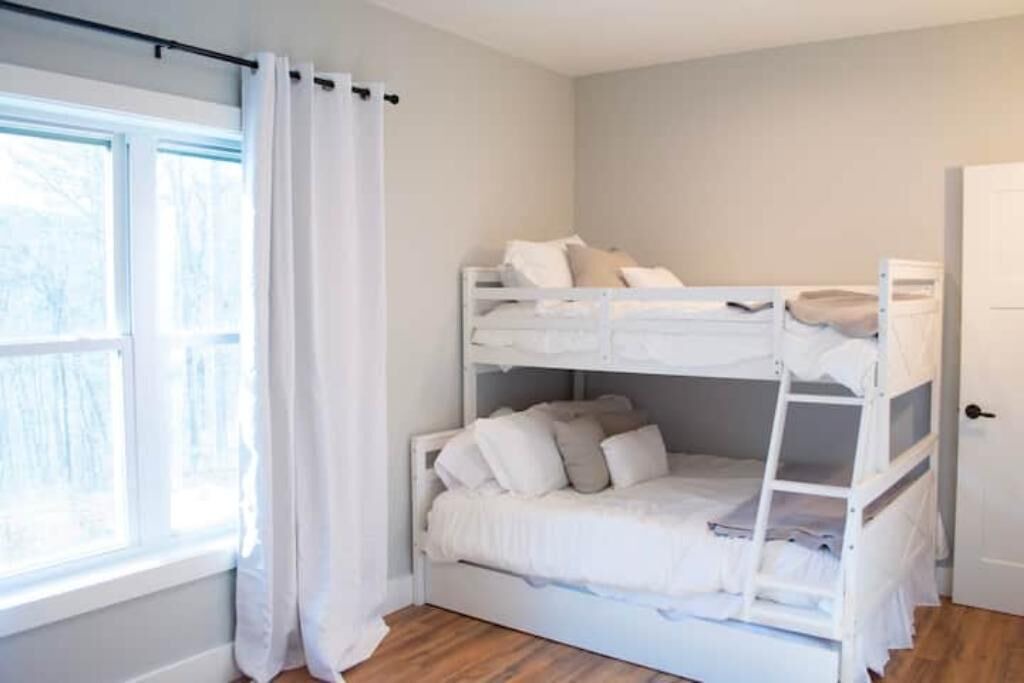 Photo of Bedroom in Hendersonville