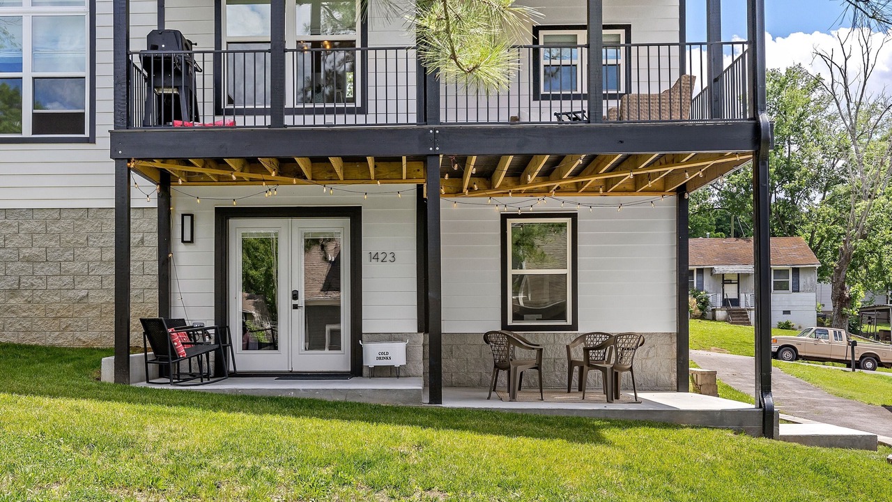 Photo of Outdoor in Shelby Hills