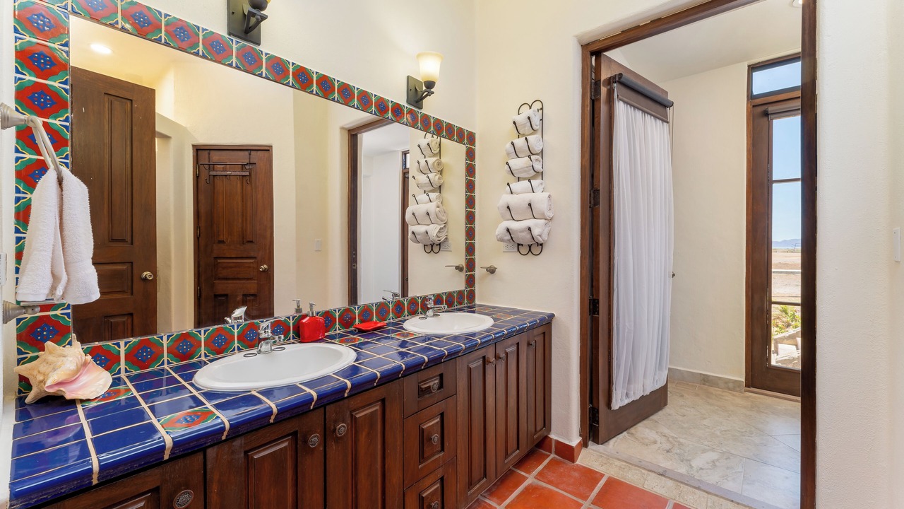 Photo of Bathroom in Nopolo