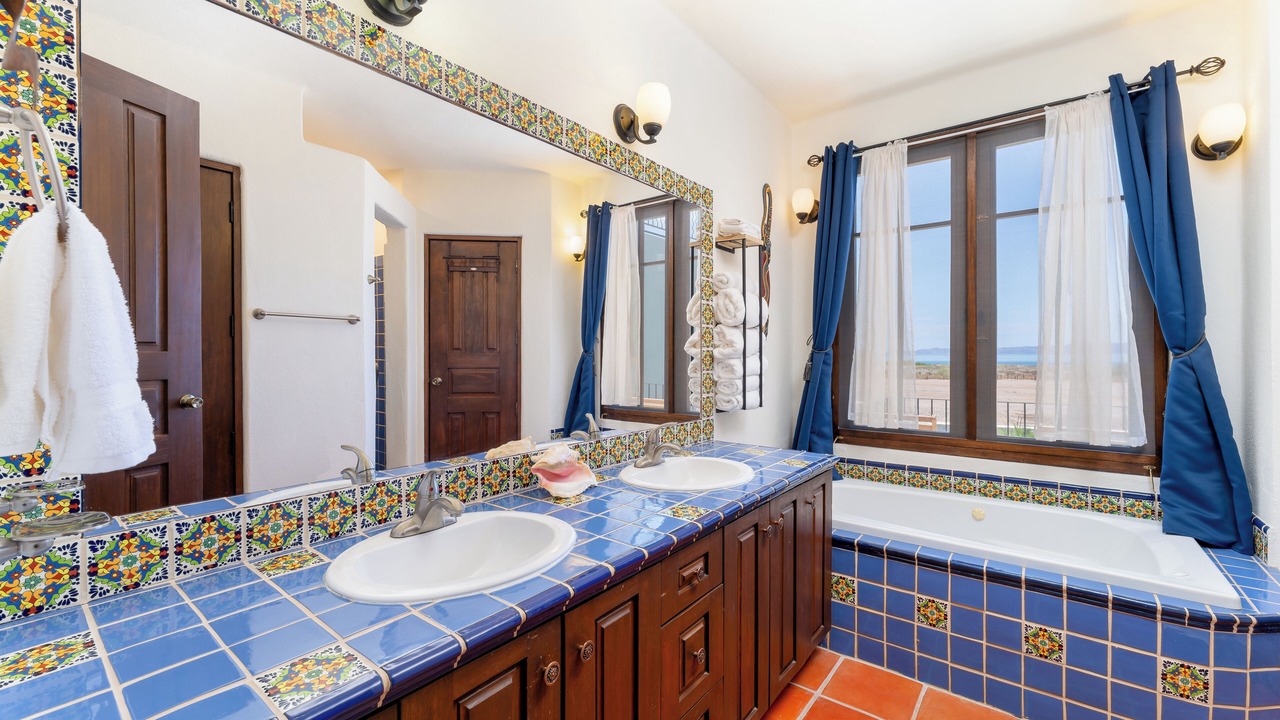 Photo of Bathroom in Nopolo