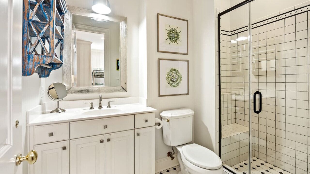 Photo of Bathroom in Vanderhorst Plantation
