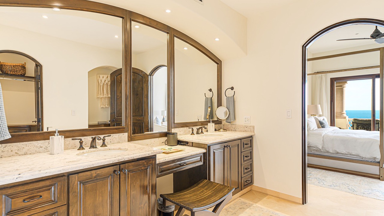 Photo of Bathroom in Buzzards