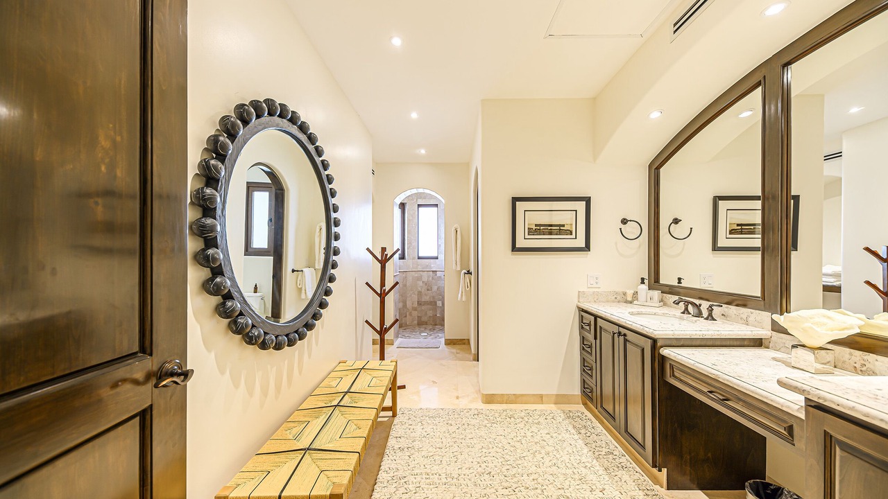 Photo of Bathroom in Buzzards