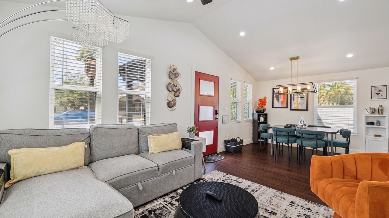 Photo of Livingroom in Garfield