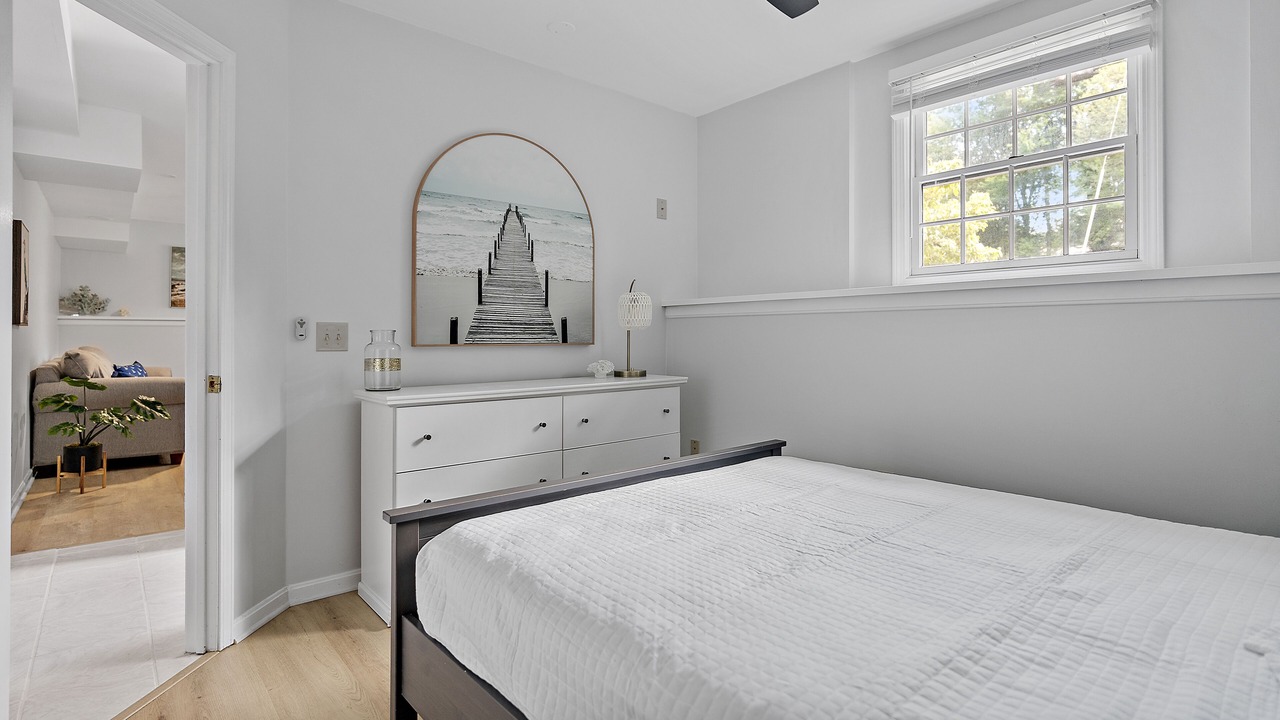 Photo of Bedroom in Saunderstown