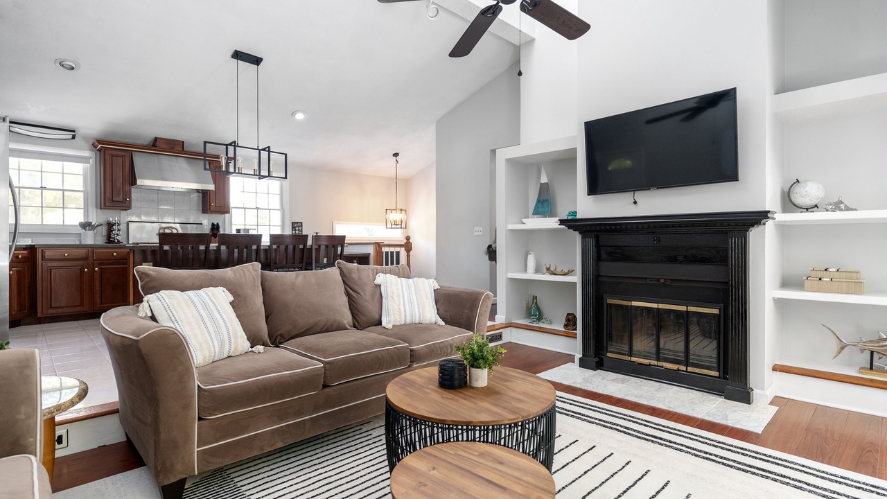 Photo of Livingroom in Saunderstown