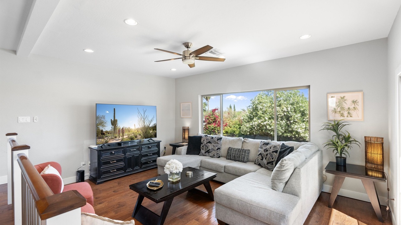 Photo of Livingroom in Paradise Valley Village