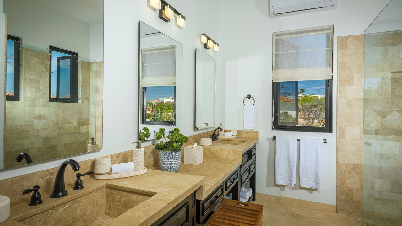 Photo of Bathroom in Buzzards
