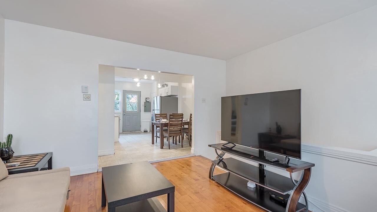 Photo of Livingroom in Ahuntsic
