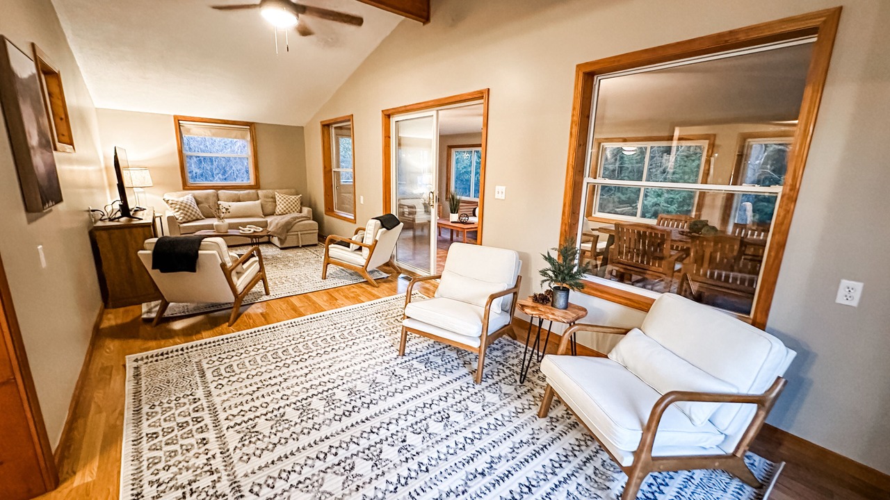 Photo of Livingroom in Farwell