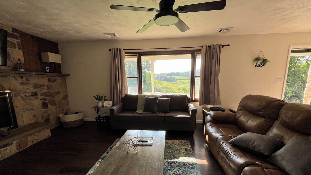 Photo of Livingroom in Bellefonte