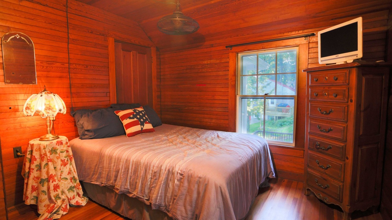 Photo of Bedroom in Winthrop