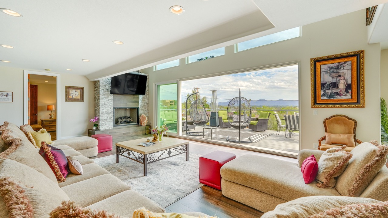 Photo of Livingroom in Paradise Valley Village
