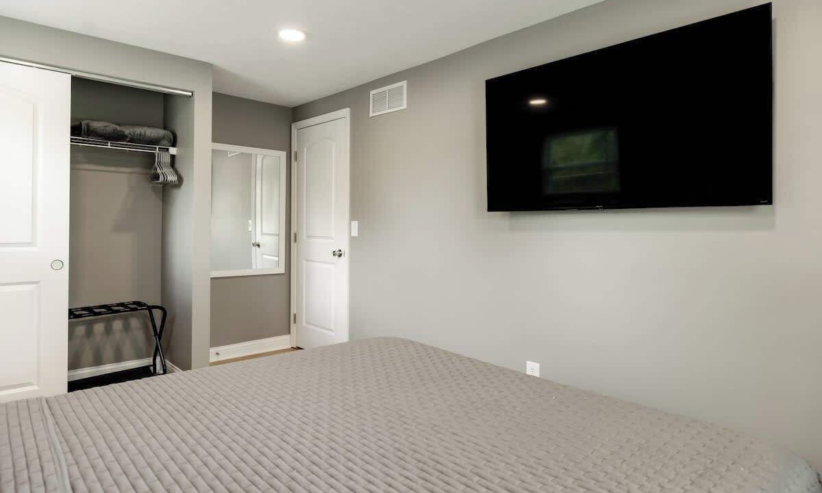 Photo of Bedroom in Roselawn Finance