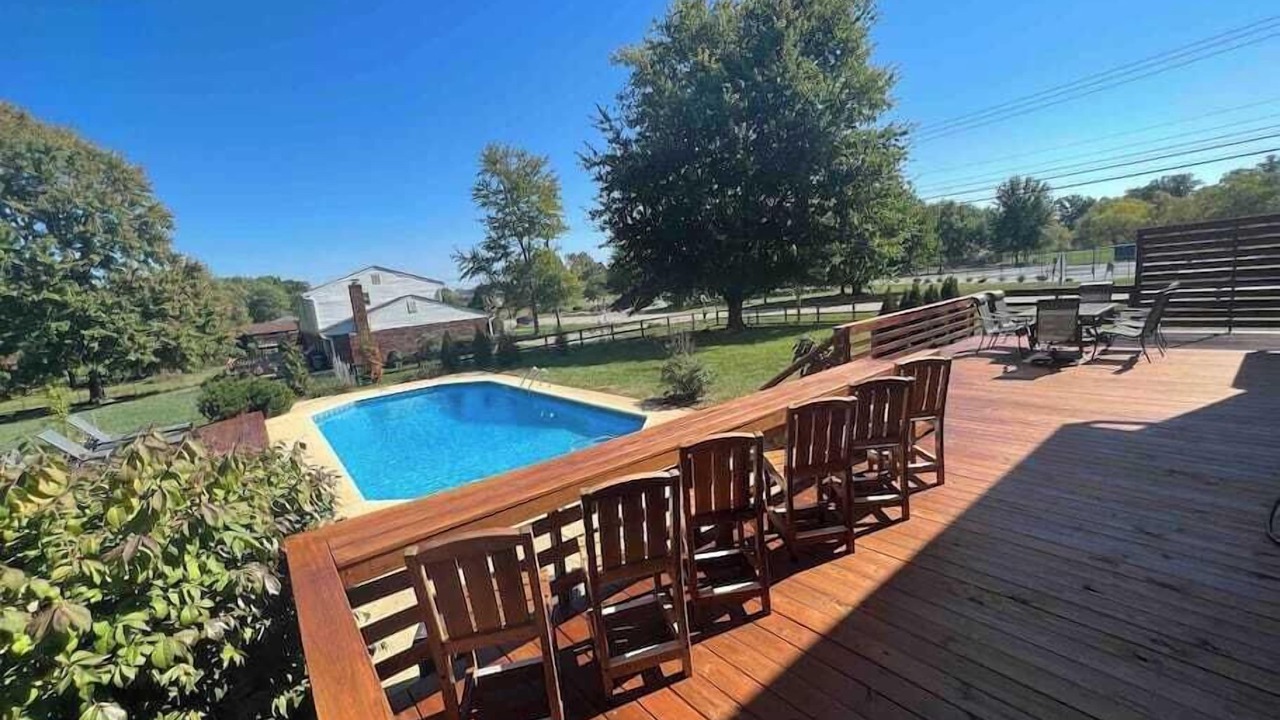 Photo of Outdoor in Roselawn Finance