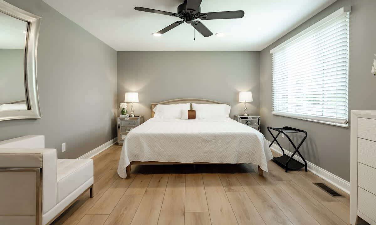 Photo of Bedroom in Roselawn Finance
