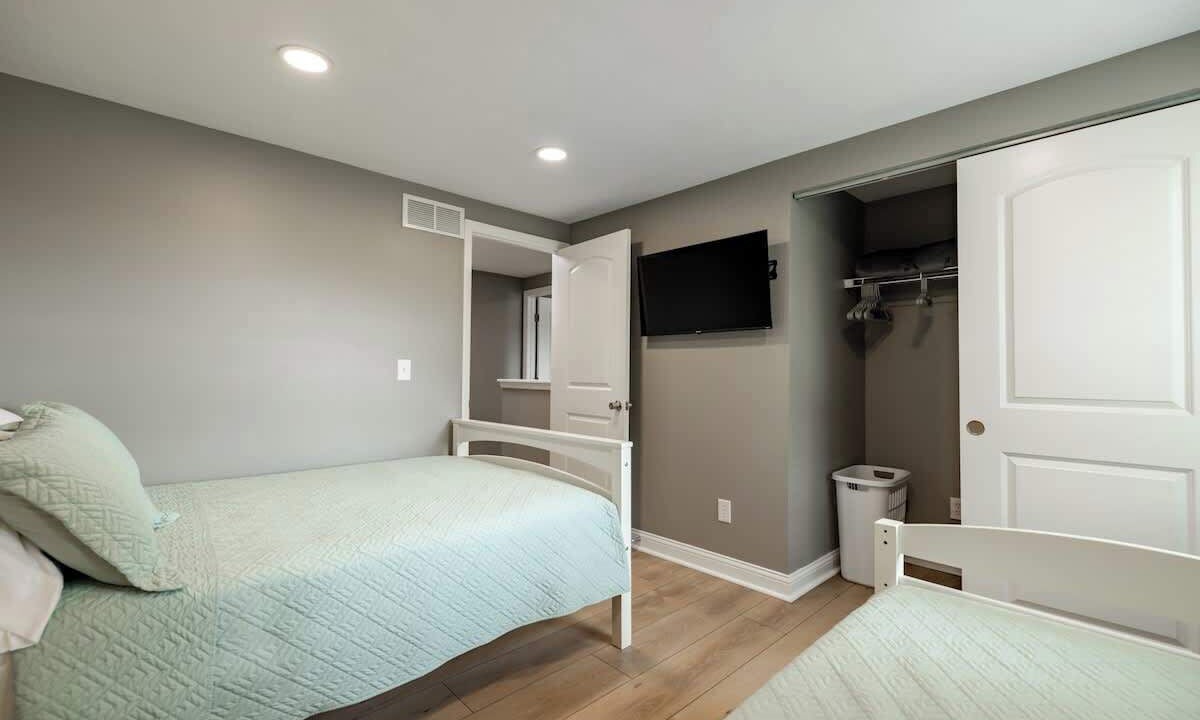 Photo of Bedroom in Roselawn Finance