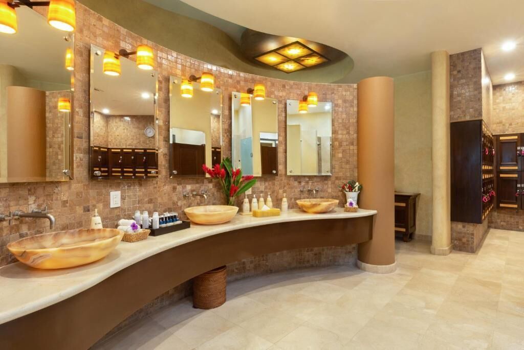 Photo of Bathroom in Flamingos