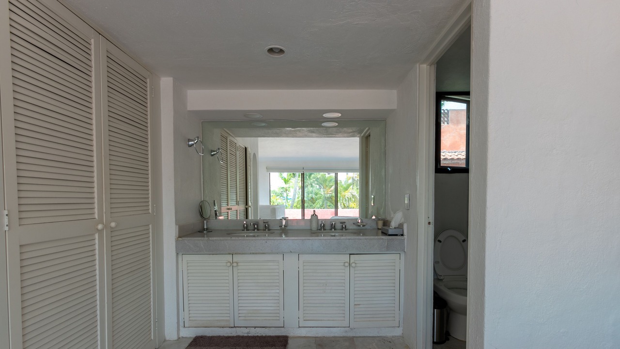 Photo of Bathroom in Isla Iguana