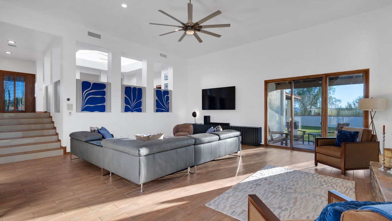 Photo of Livingroom in Oracle Foothills Estates
